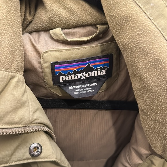 Women’s Patagonia City Storm Parka in Sage Khaki - Picture 3 of 5